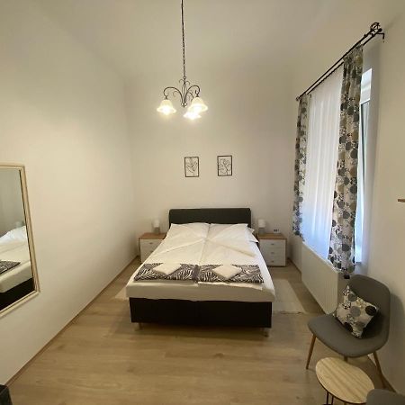 Rad-Var Apartmanhaz Eğri Dış mekan fotoğraf
