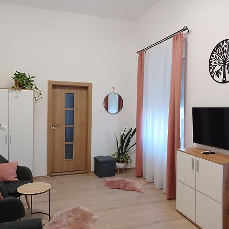 Rad-Var Apartmanhaz Eğri Dış mekan fotoğraf