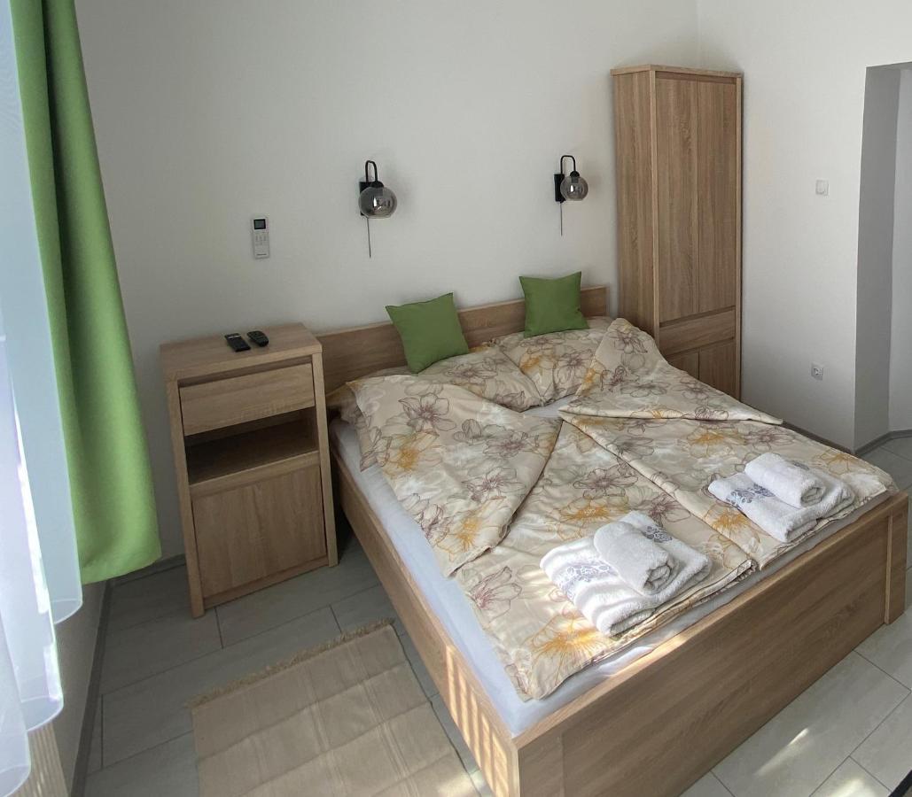 Rad-Var Apartmanhaz Eğri Dış mekan fotoğraf
