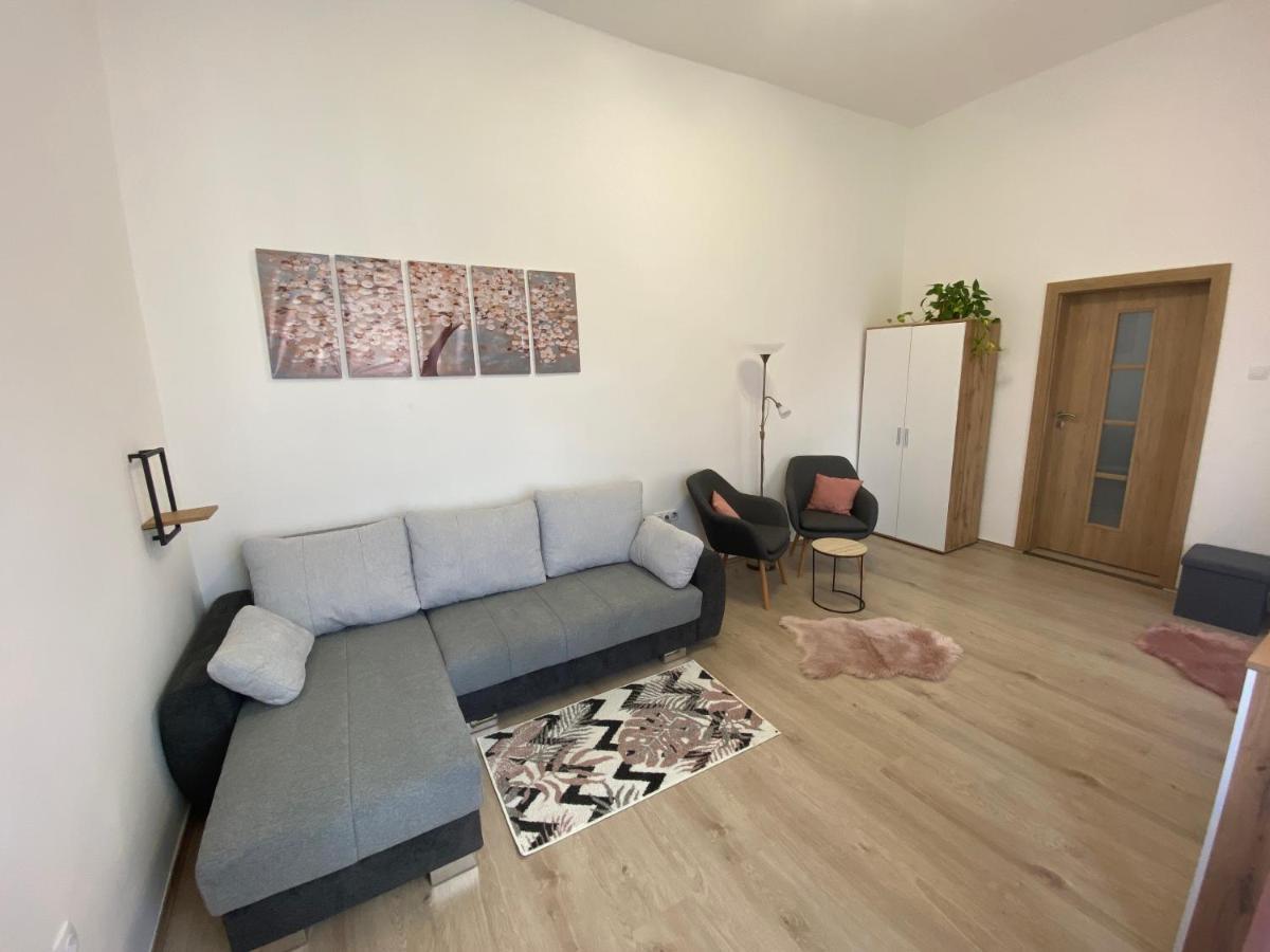 Rad-Var Apartmanhaz Eğri Dış mekan fotoğraf