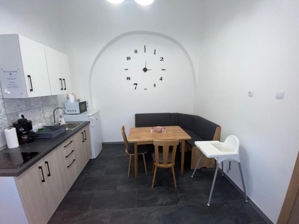 Rad-Var Apartmanhaz Eğri Dış mekan fotoğraf