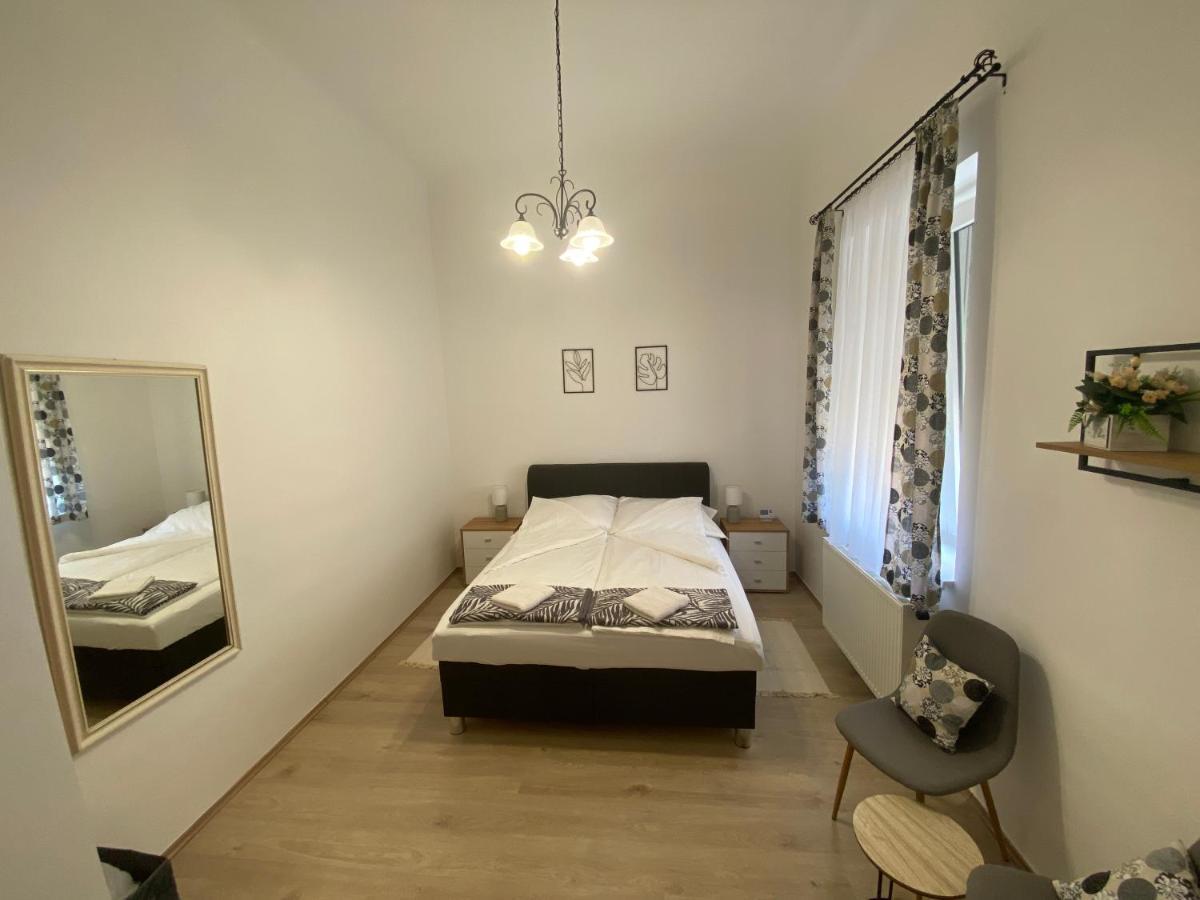 Rad-Var Apartmanhaz Eğri Dış mekan fotoğraf
