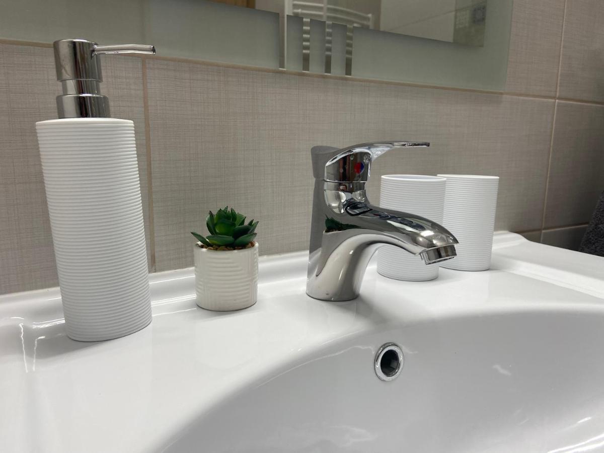 Rad-Var Apartmanhaz Eğri Dış mekan fotoğraf
