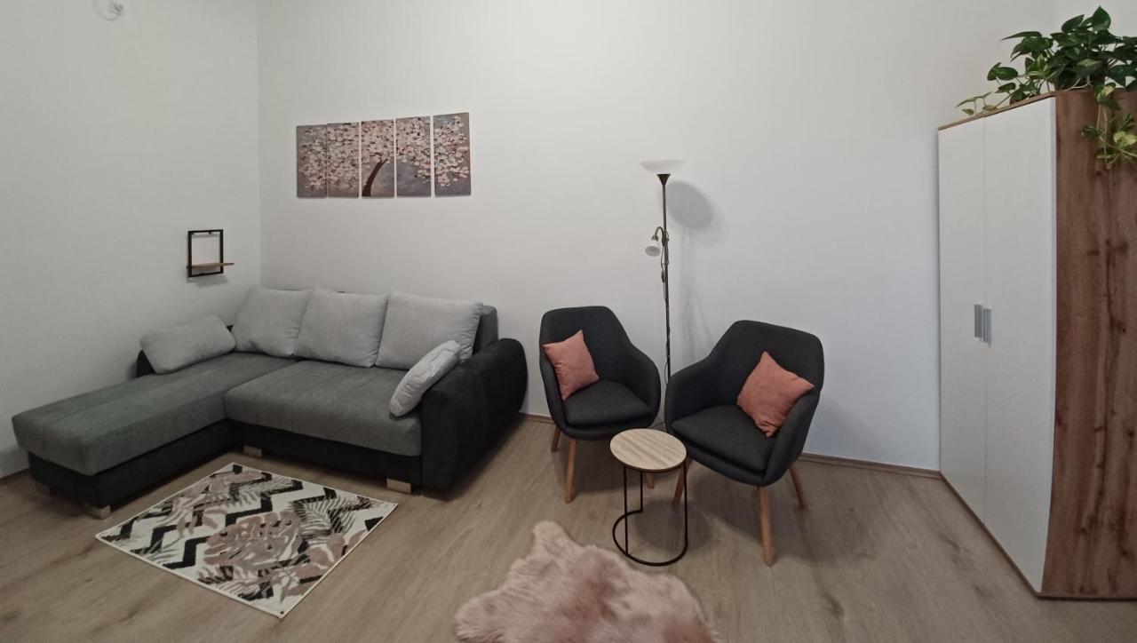 Rad-Var Apartmanhaz Eğri Dış mekan fotoğraf
