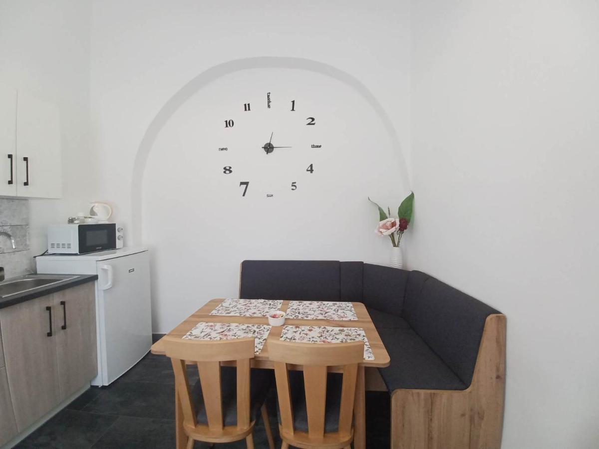 Rad-Var Apartmanhaz Eğri Dış mekan fotoğraf