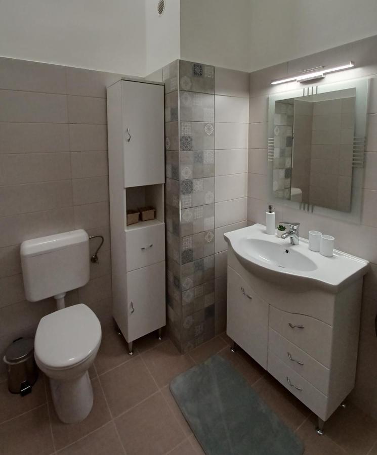 Rad-Var Apartmanhaz Eğri Dış mekan fotoğraf