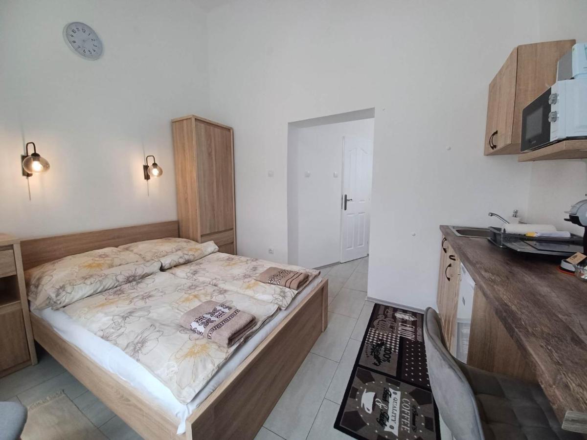 Rad-Var Apartmanhaz Eğri Dış mekan fotoğraf