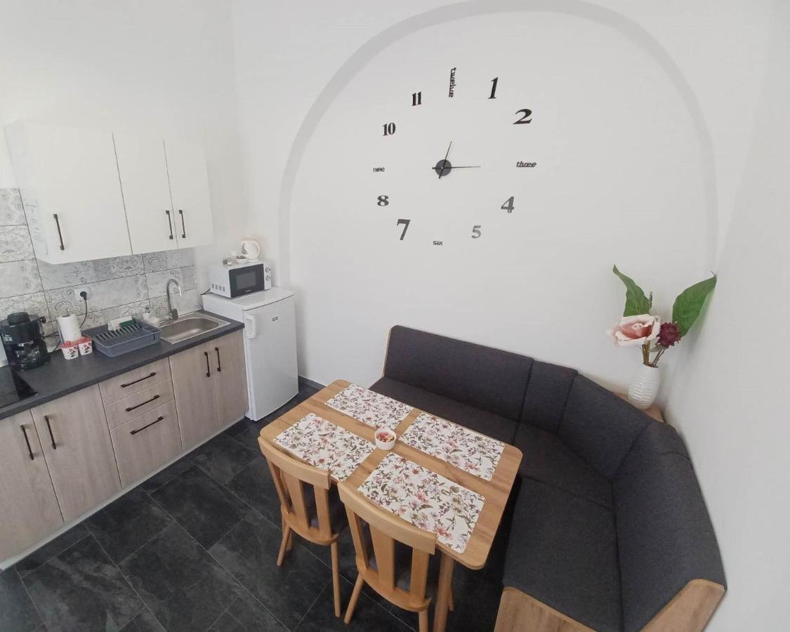 Rad-Var Apartmanhaz Eğri Dış mekan fotoğraf
