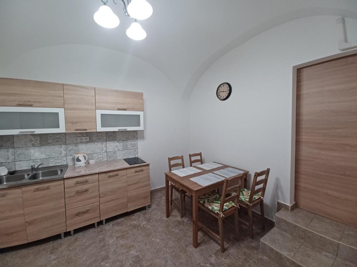 Rad-Var Apartmanhaz Eğri Dış mekan fotoğraf