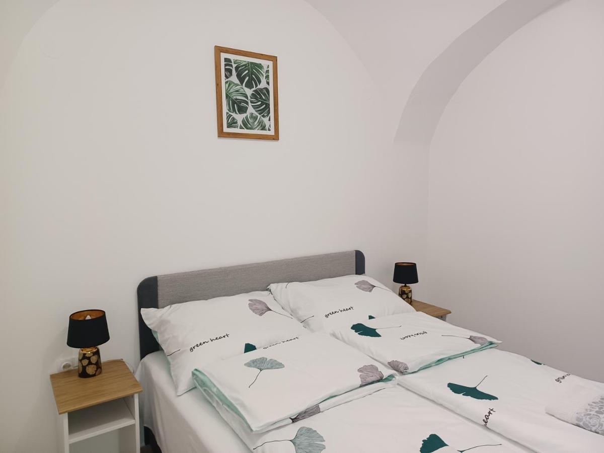 Rad-Var Apartmanhaz Eğri Dış mekan fotoğraf