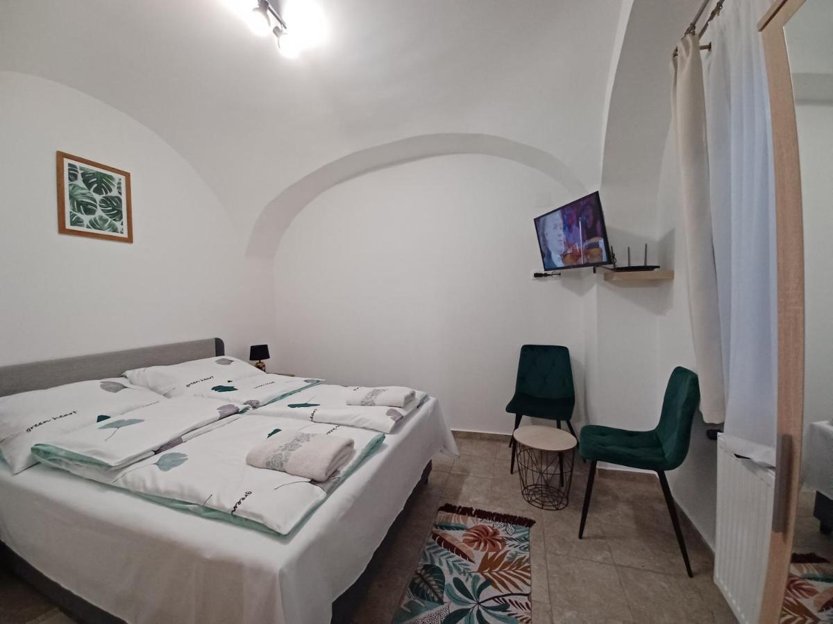Rad-Var Apartmanhaz Eğri Dış mekan fotoğraf